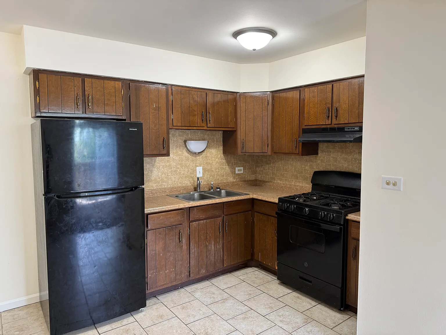2 bed, $1,600 — Photo 3