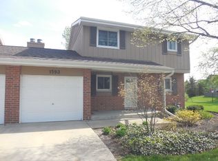 1593 Brittany Ct, Wheaton, IL 60189