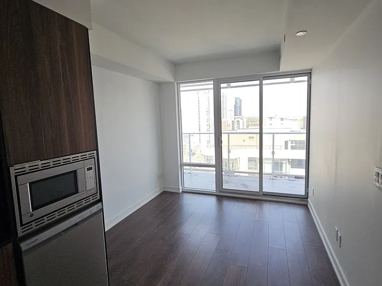 18 Maitland Ter #1711 — Photo 3