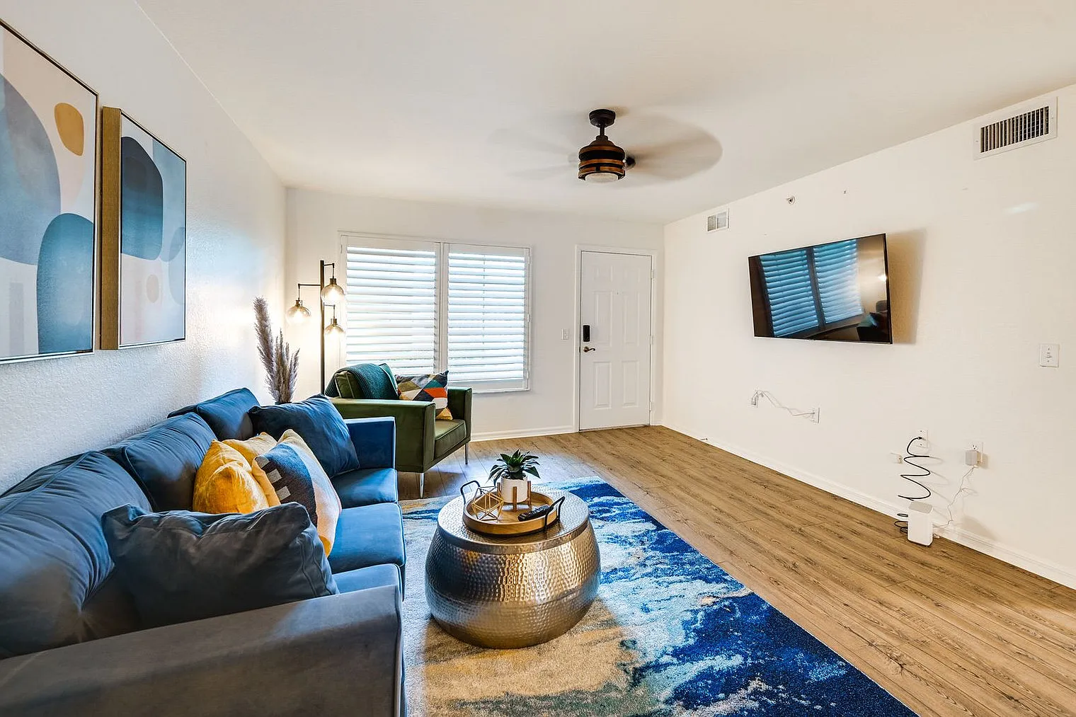 2 bed, 2.0 bath, 1367 sqft, $2,559 — Photo 3