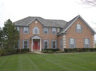 25364 N Countryside Dr, Lake Barrington, IL 60010