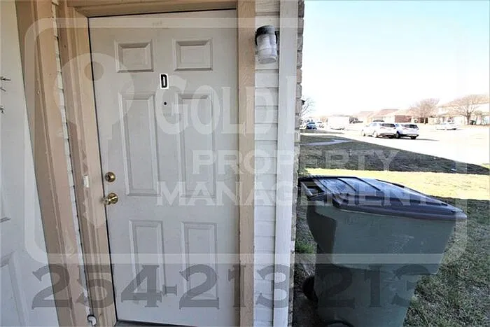 2 bed, 1.5 bath, 960 sqft, $775 — Photo 2