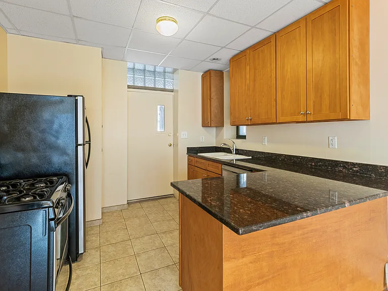 1435 E 53rd St #2W — Photo 7
