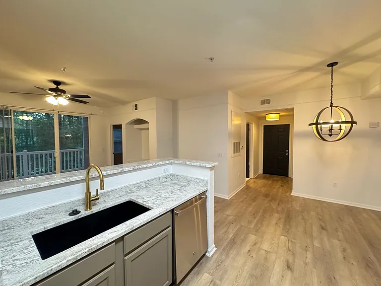 2801 Chancellorsville Dr #1012 — Photo 2