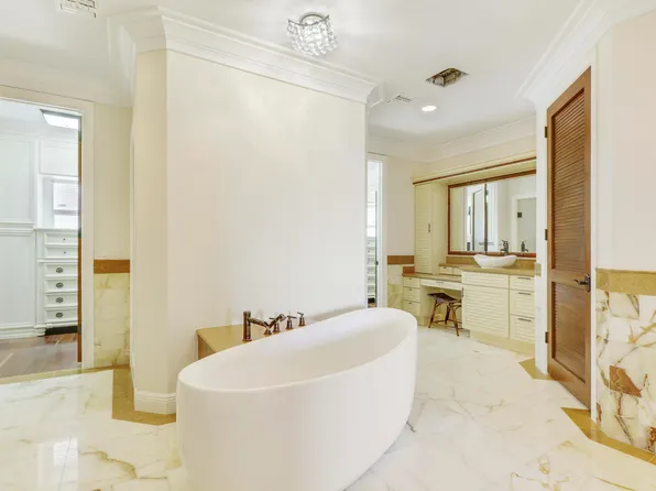 7 SE Club Circle, Jupiter, FL 33469