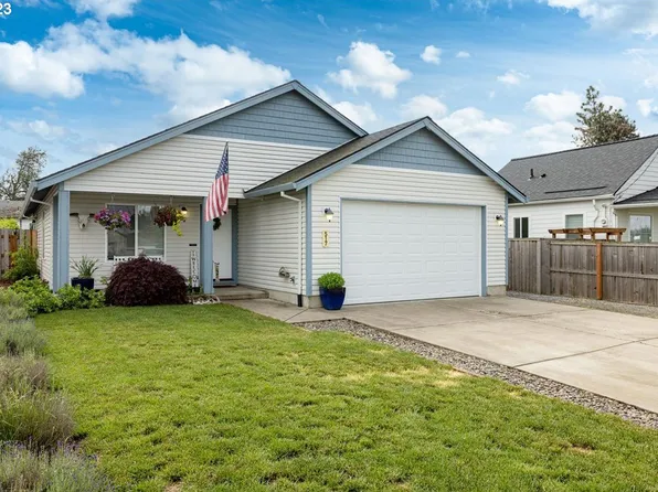 517 Hart Ave, Molalla, OR 97038