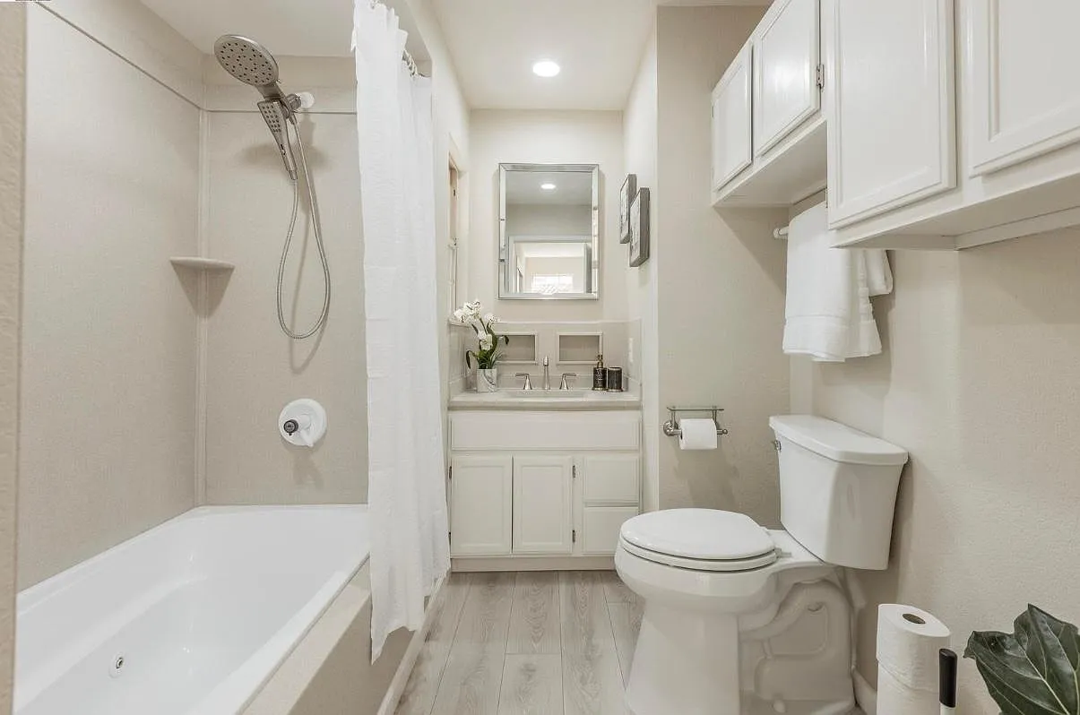 4 bed, 1400 sqft, $1,600 — Photo 2