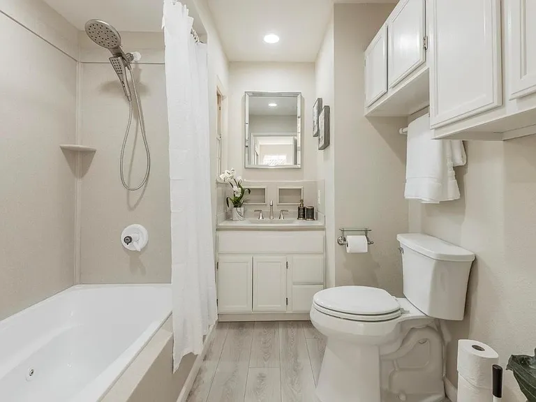 35267 Farnham Dr — Photo 10