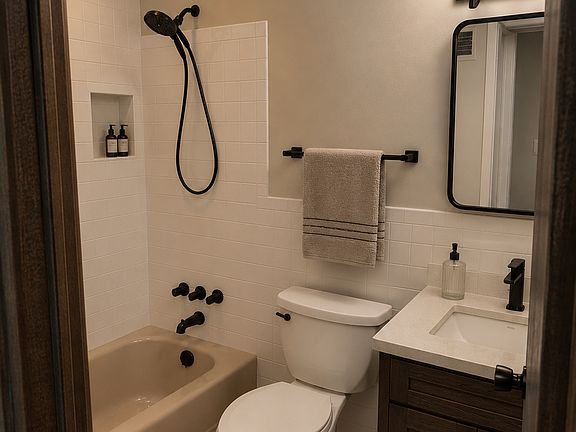 3rd image of 1125 Apache Dr
