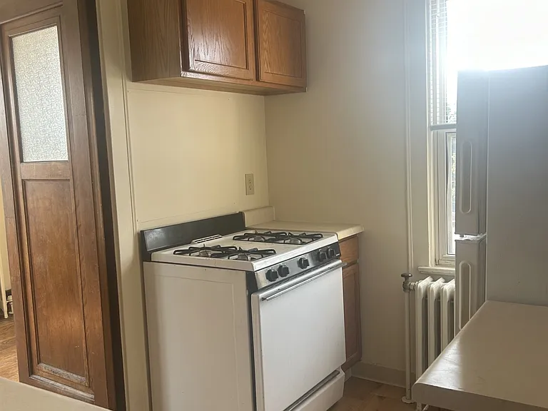 1 Bedroom (Kitchen)(East End Unit)
