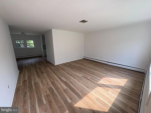 5th image of 1217 Greeley Ave