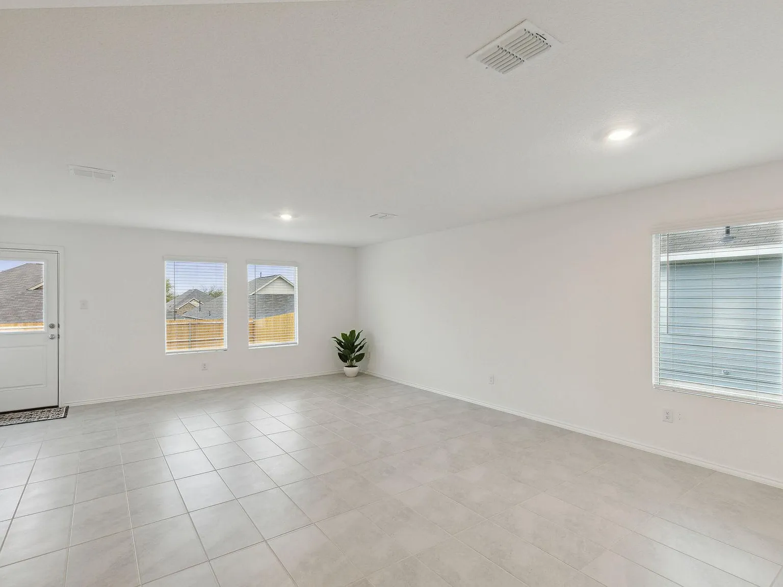 4 bed, 1690 sqft, $1,995 — Photo 2