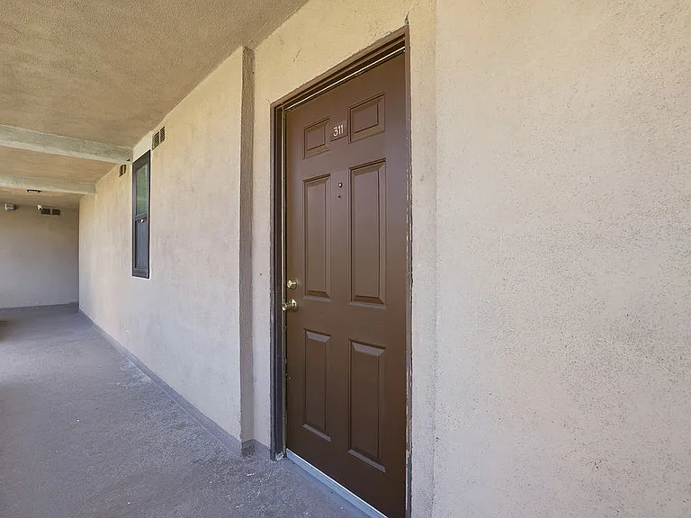 Encino Country Club Apartments — Photo 110