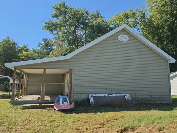 126 Offutt St, Morganfield, KY 42437