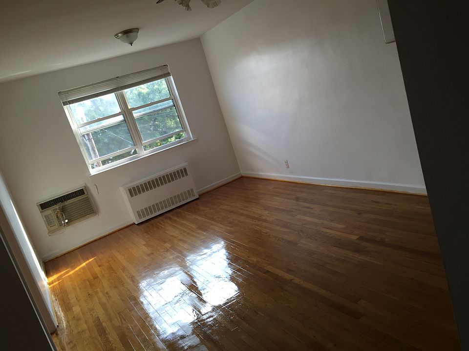 2nd image of 3132 60th St