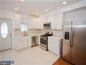2234 Sears St — Photo 3