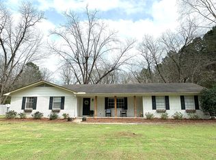 96 E Lake Rd, Hattiesburg, MS 39402