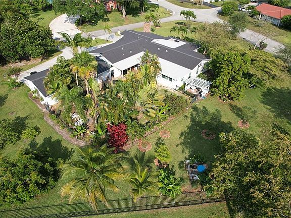 5th image of 9901 NW 39th Court