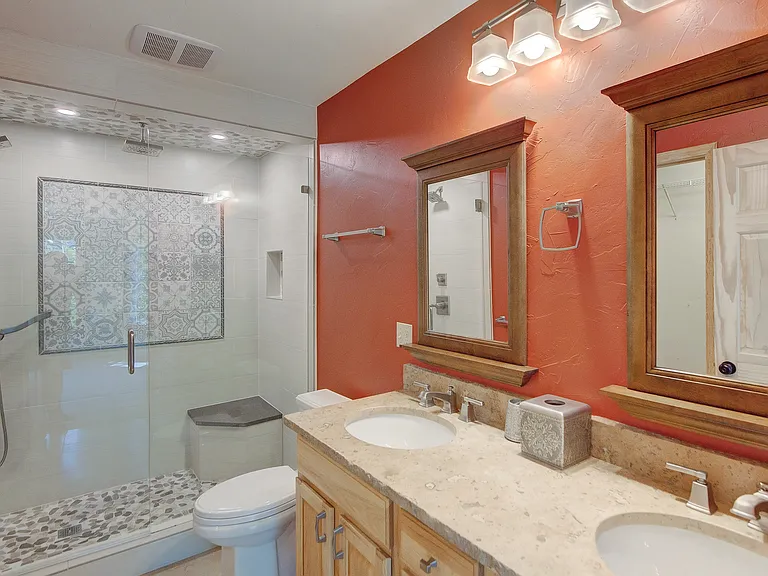 Double vanity master bathroom