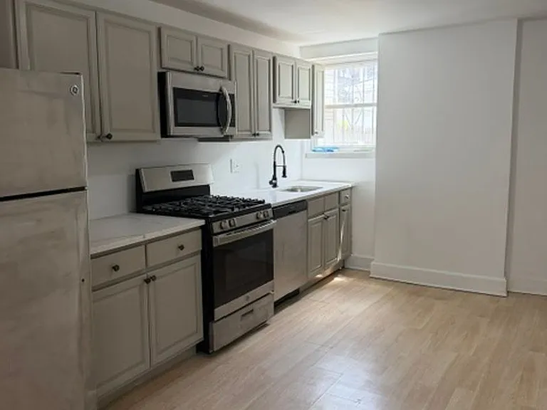 2228 Cross St — Photo 1