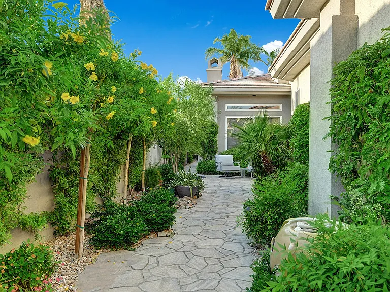 210 Gold Canyon Dr — Photo 5