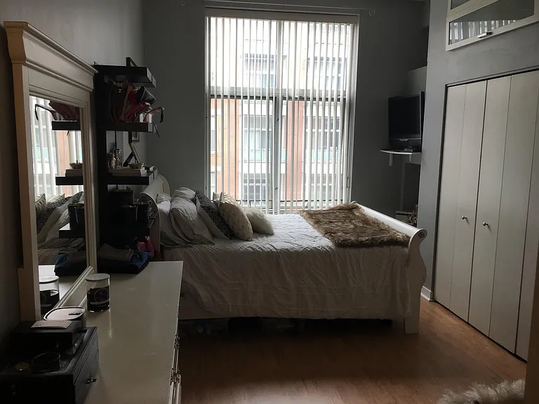 939 W Madison St #404 — Photo 4
