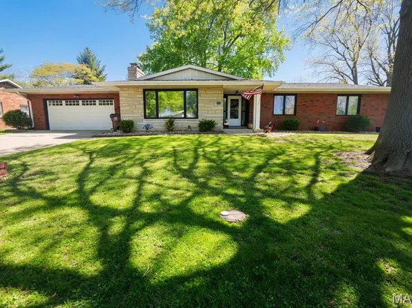 212 N Deneen St, Staunton, IL 62088