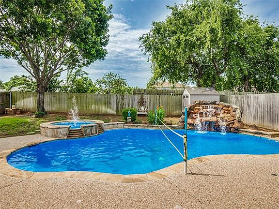2nd image of 1608 Meadowview Dr