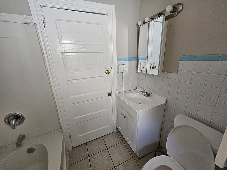 922 W Walnut St #2 — Photo 12