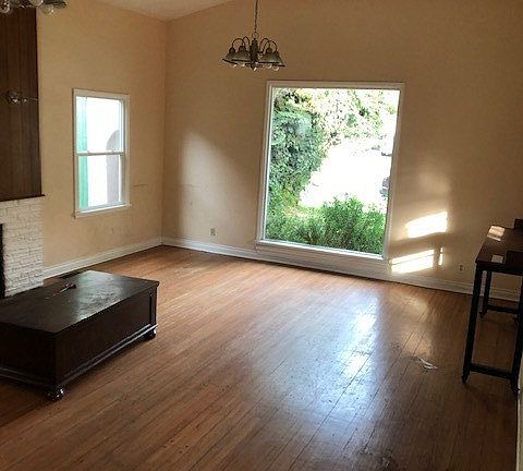 3rd image of 337 N Martel Ave