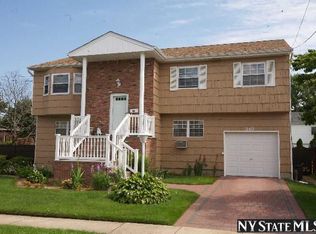 540 Glen Ct, Oceanside, NY 11572