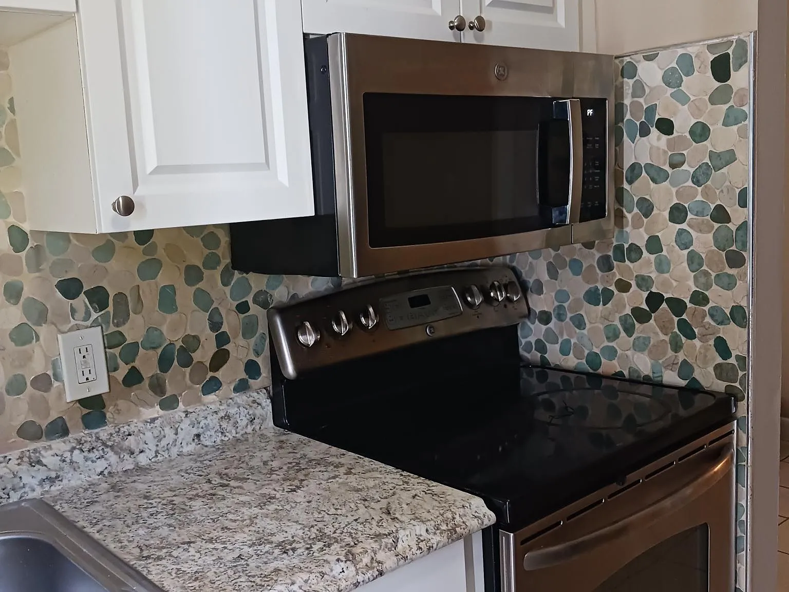 3 bed, 960 sqft, $1,550 — Photo 3