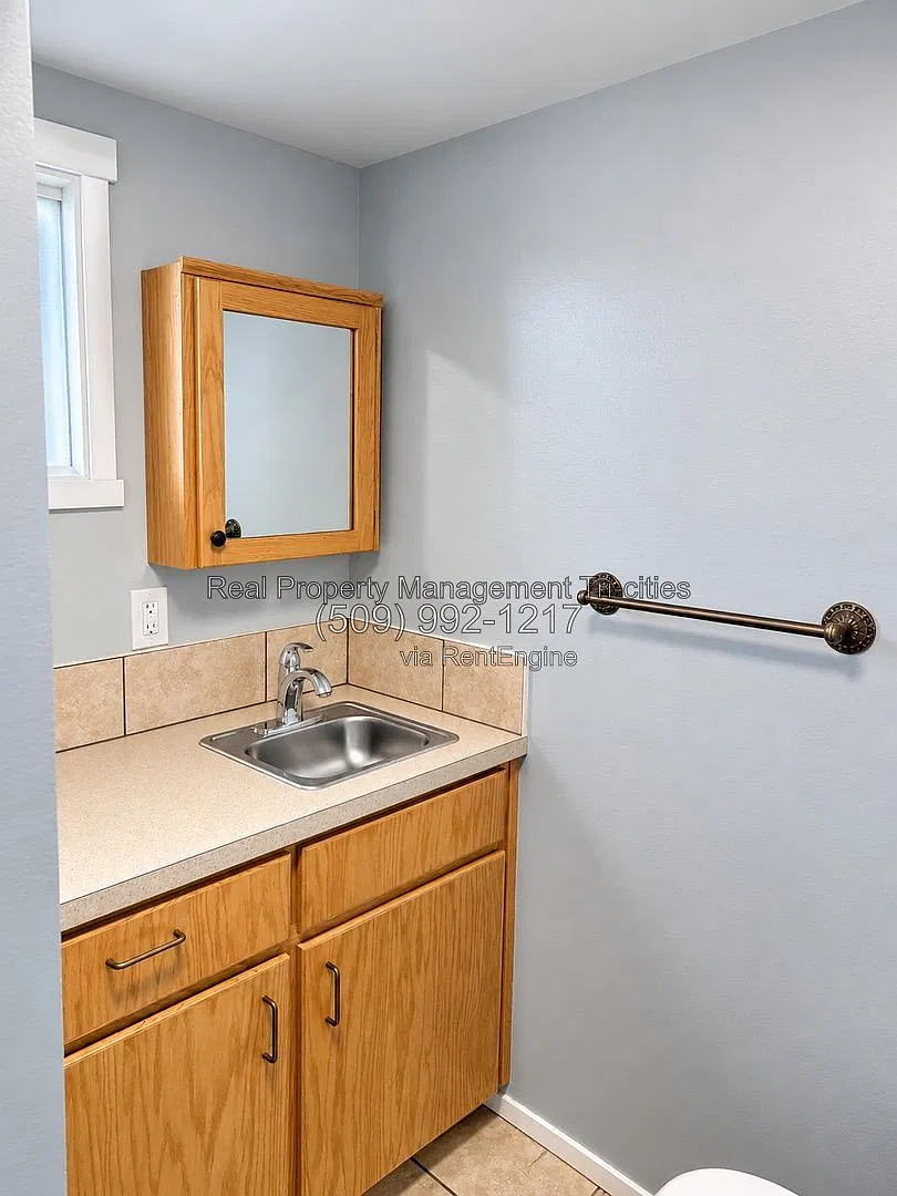 Studio, 1.0 bath, 350 sqft, $895 — Photo 3