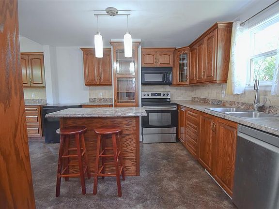 5th image of 1750 Torbay Road