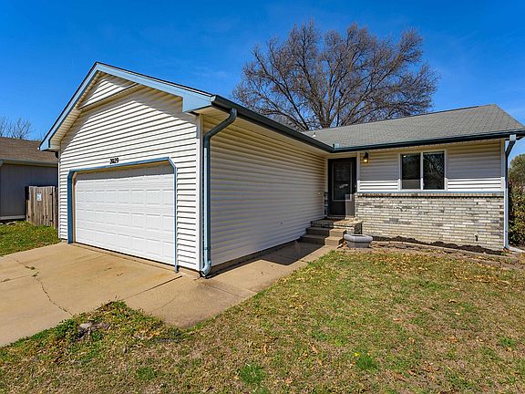 2nd image of 2029 N Pine Grove Ct