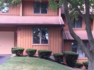 39 Treetop Dr, Fairport, NY 14450