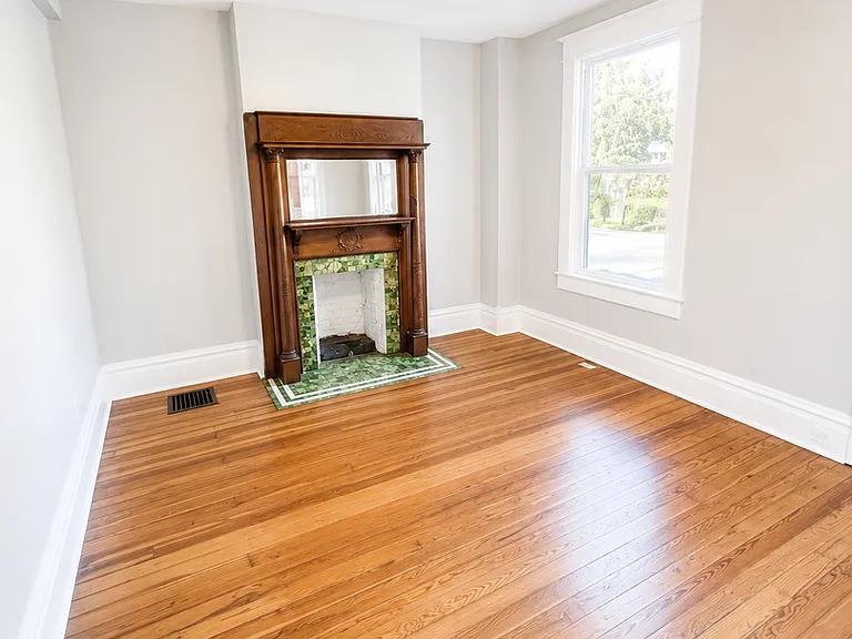 390 E Whittier St — Photo 10