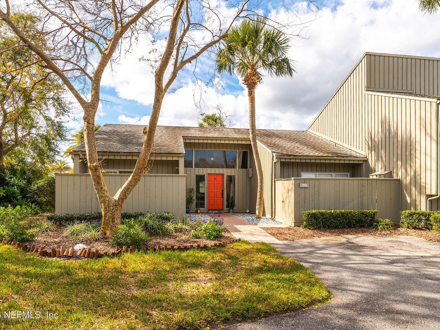 9996 SAWGRASS Drive E