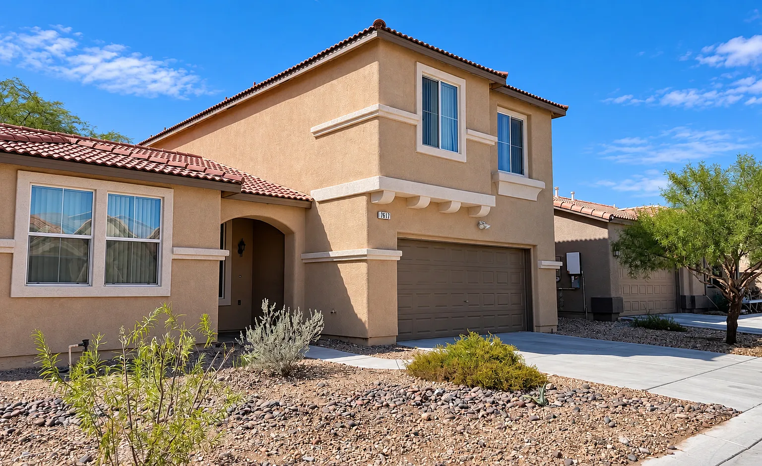 4 bed, 2.5 bath, 1950 sqft, $2,400 — Photo 2