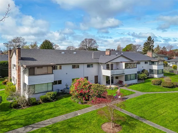 3160 Irma St #205, Victoria, BC V9A 1S8