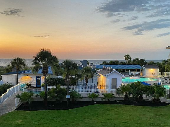 This is the dreamy sunrise view from the balcony. The view never gets old.