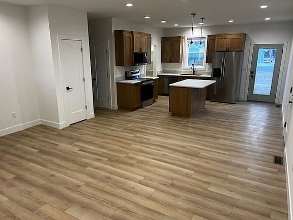 5th image of 162 Robin Rd