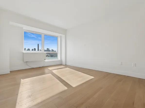 440 Kent Avenue image 3 of 11