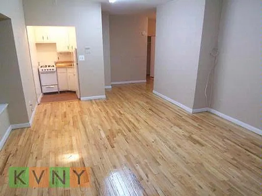 Rented by KVNY Soho | media 10