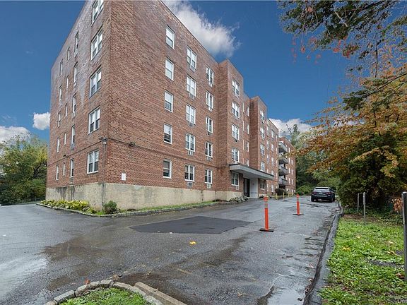 2nd image of 510 Midland Ave APT 1D