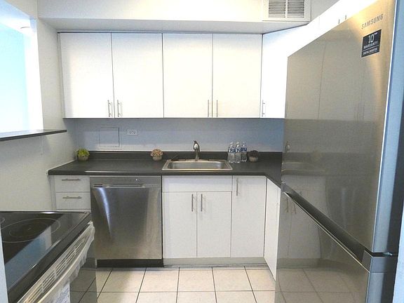 5th image of 3100 N Lake Shore Dr APT 1310