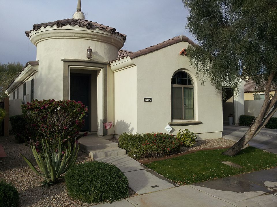 1st image of 340 W Wisteria Pl
