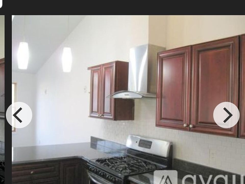 2nd image of 105 Jefferson Ave #2