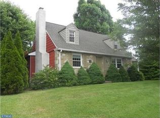 90 Maple Dr, Huntingdon Valley, PA 19006