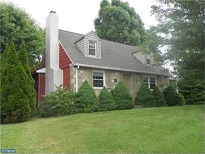 90 Maple Dr photo 1
